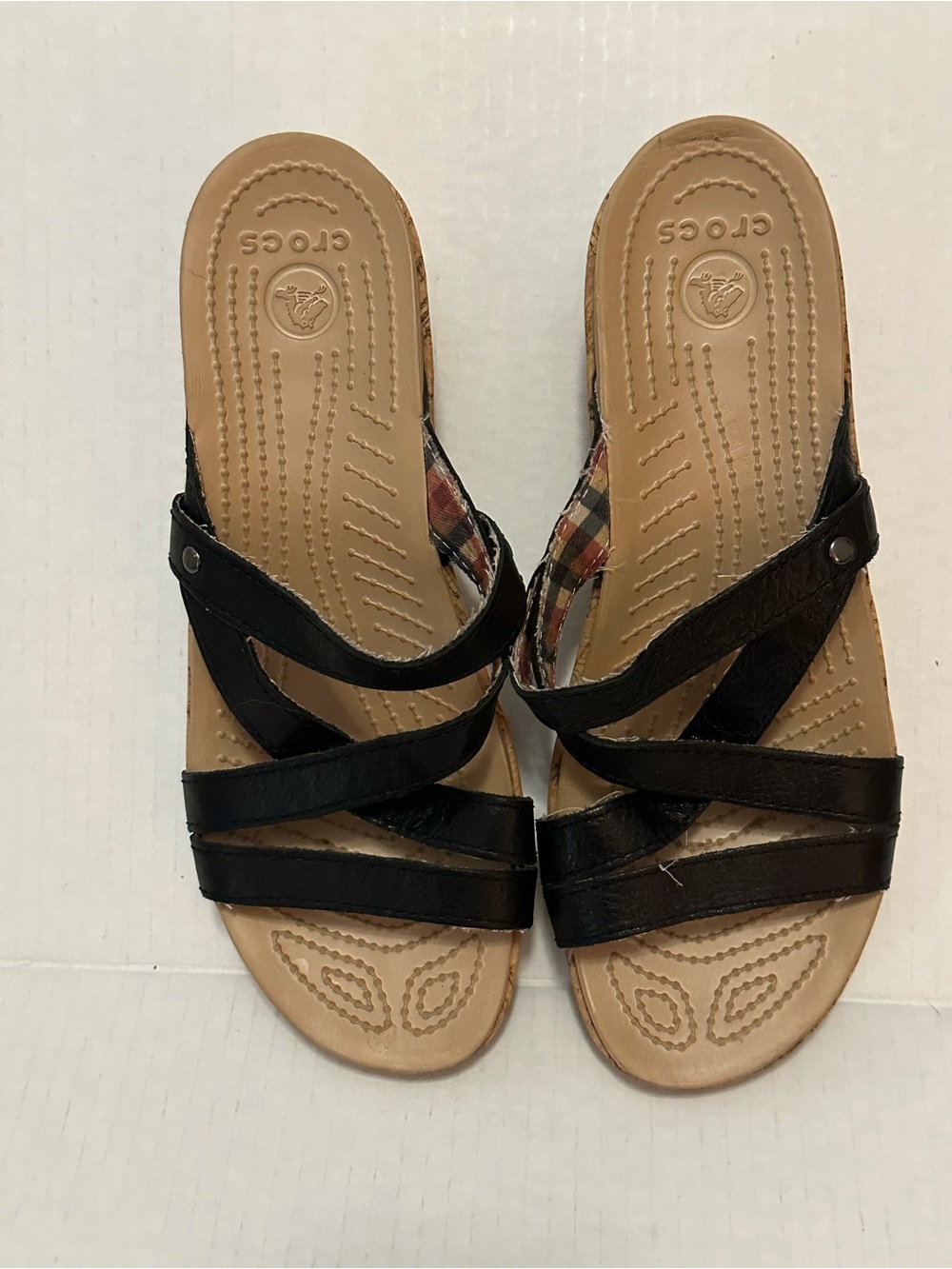 Crocs A-Leigh Womens 7 Black Leather Strappy Cork Wedge Sandals Plaid
